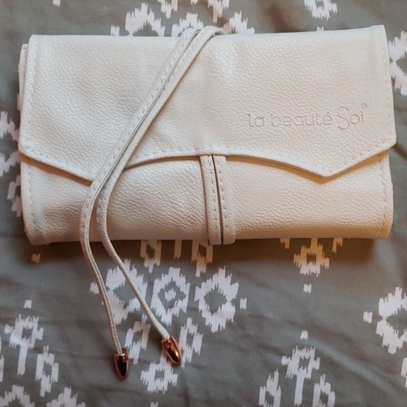 Makeup Brushes - Picture 2 of 2